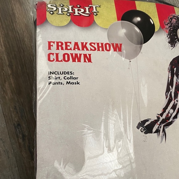 Spirit Freakshow Clown Costume - Black, White, and Red - Picture 10 of 11